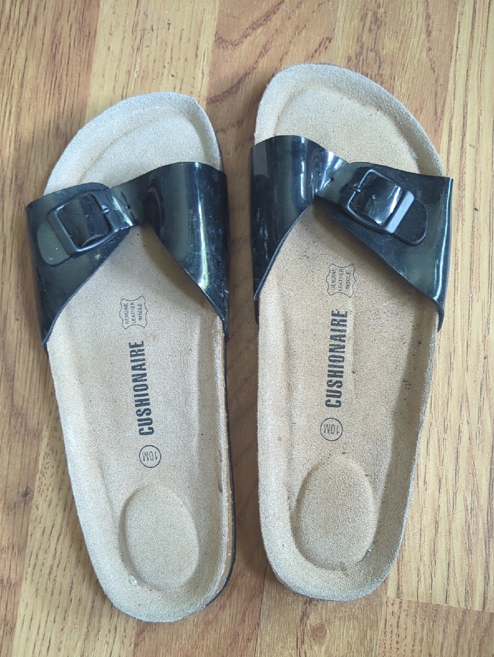 Cushionaire Black Patent Buckle Slide Sandals